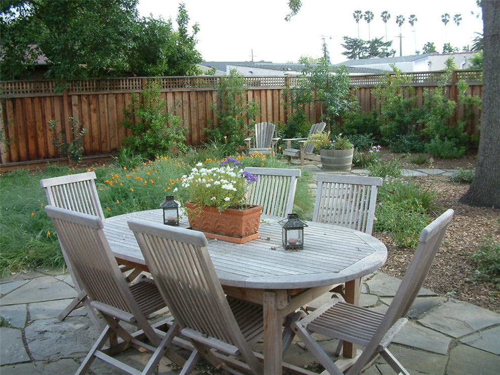 Patio Garden with Screen Plantings