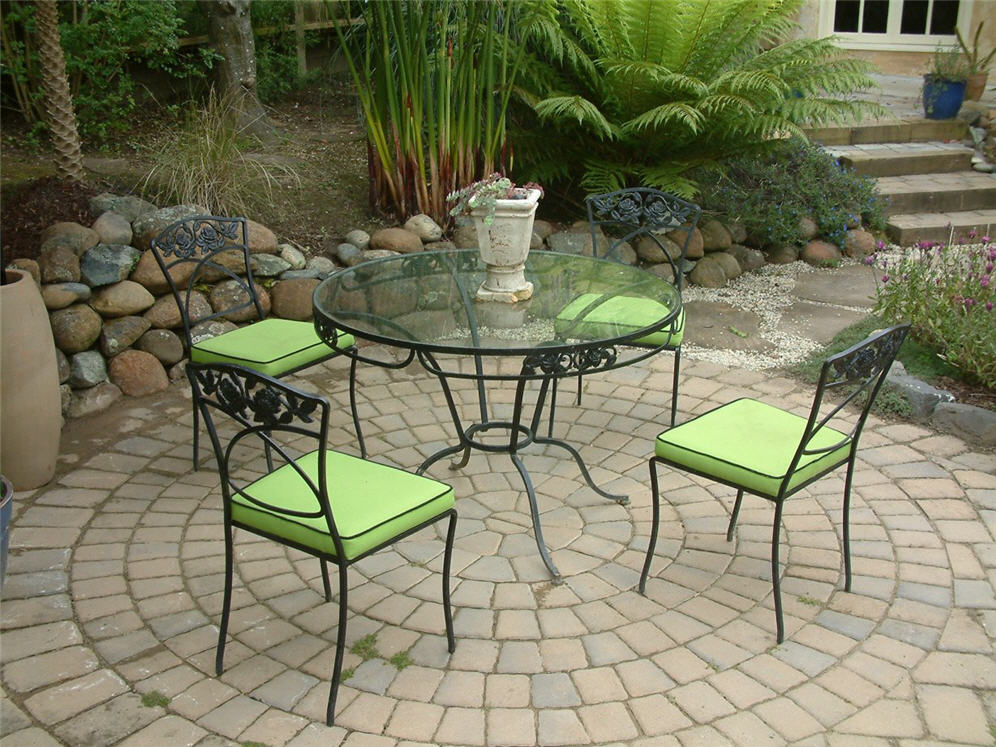 Circular Patio with Ferns