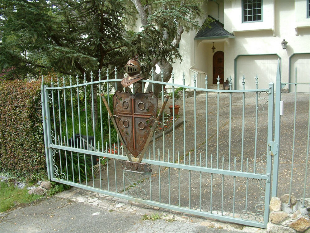 Knight's Armor on Gate