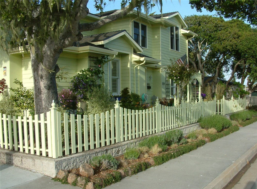 Ocean Wave Look Fence