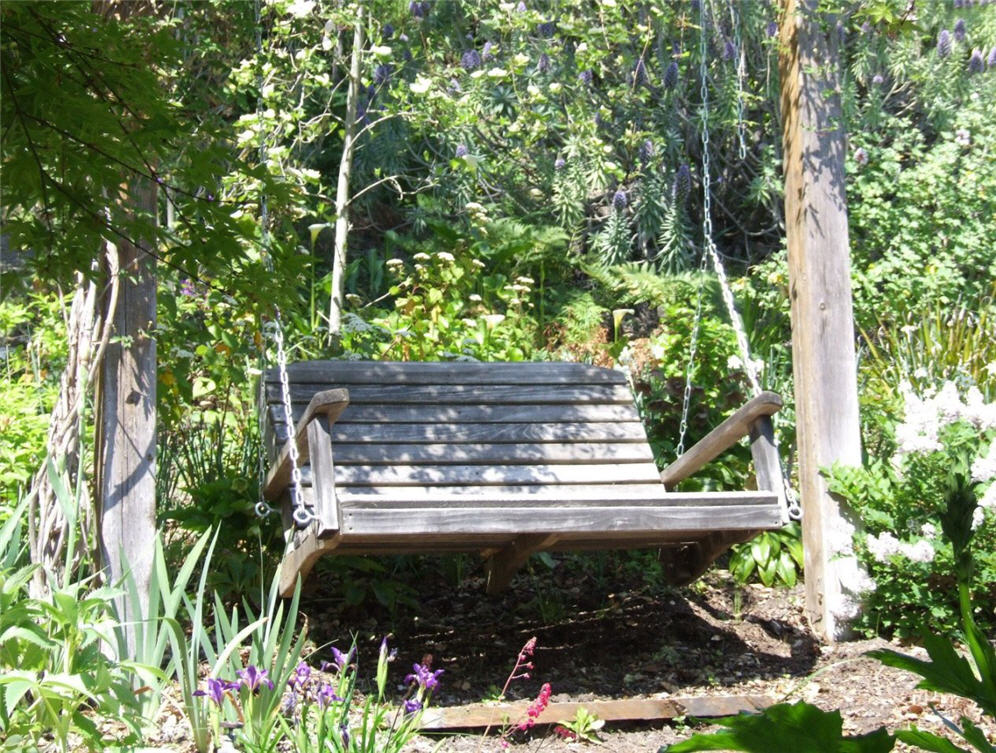 Swinging Bench